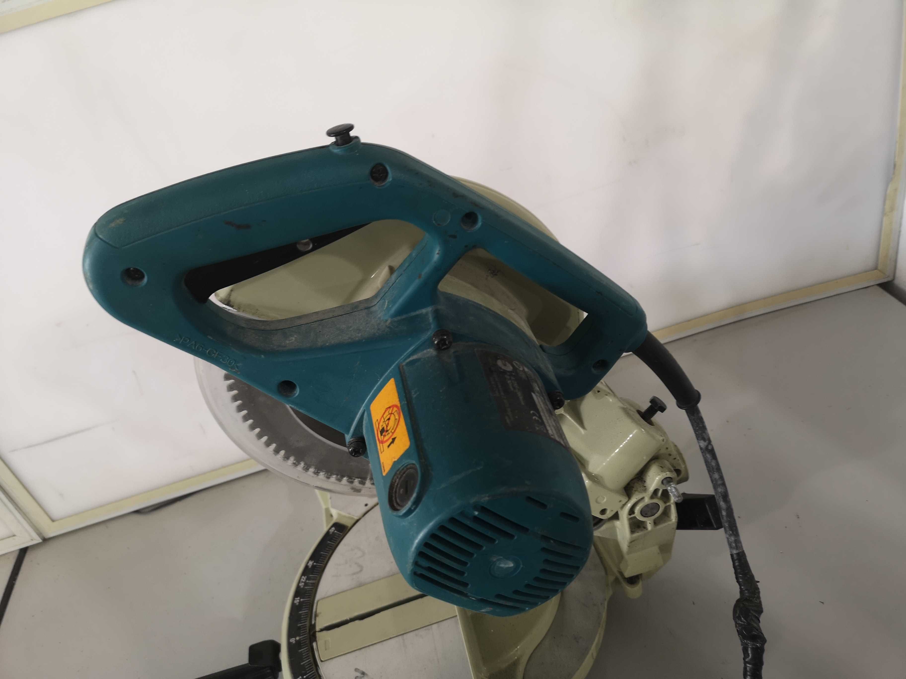 Циркуляр пендула  -  Makita 1650W / 260mm / 110V