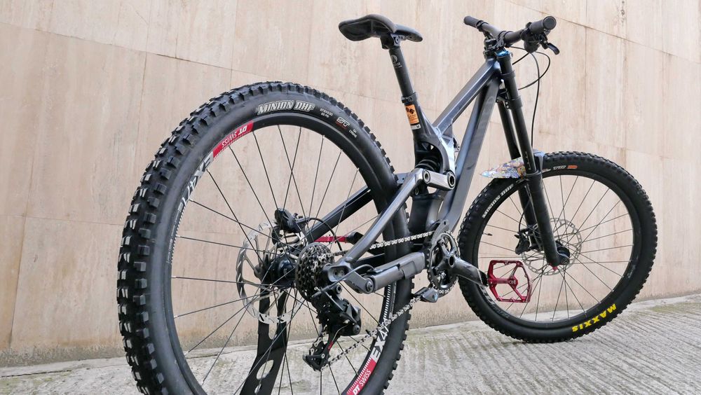 Canyon Sender DH, 27.5 M, RockShox Boxxer, 200 ход, 1х7 Sram GX