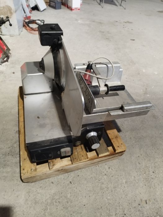 Професионална колбасорезачка,слайс машина трифазна