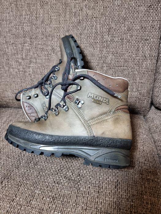 Bocanci meindl.vanatoare/drumetii nr 38