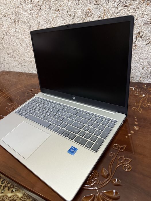 Yangi noutbuk sotiladi