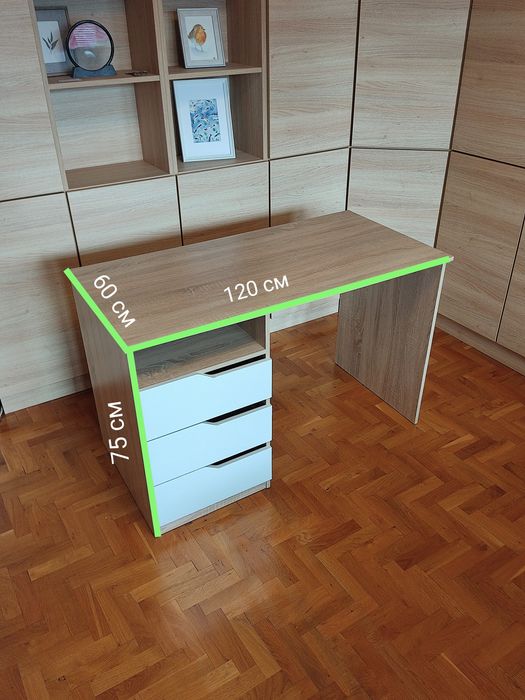 Бюро с три чекмеджета