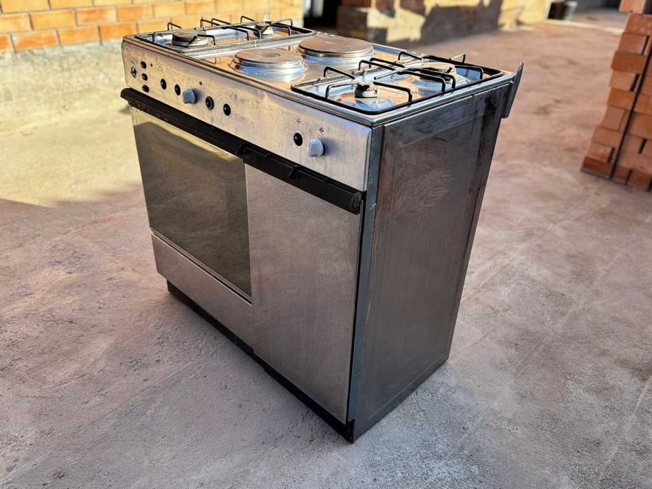 Газо-электрическая плита в хорошем состоянии.