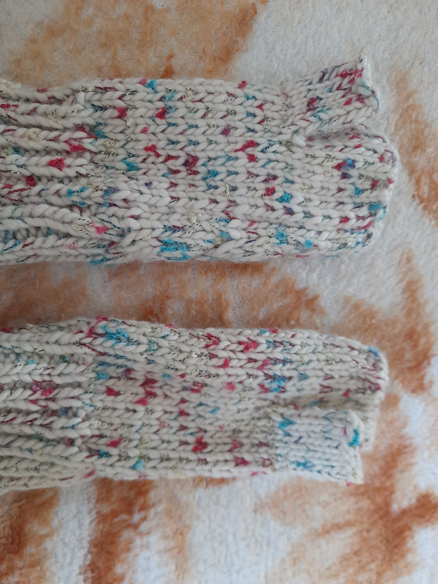 Mănuși tricotate fără degete