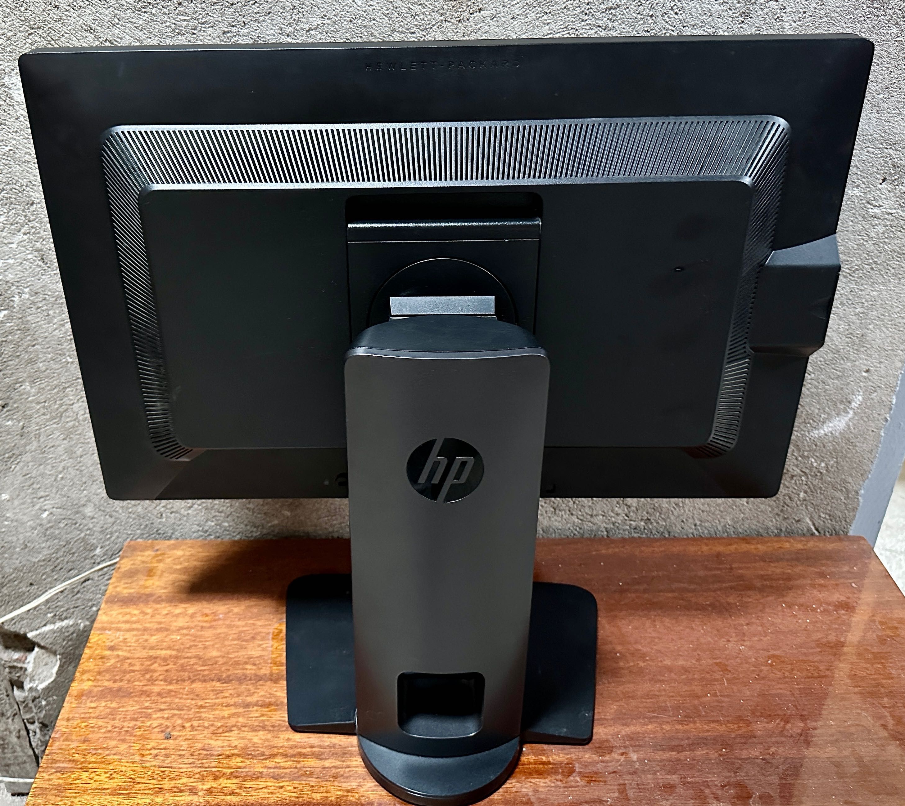 Монитор HP Z Display Z24i (2 броя)