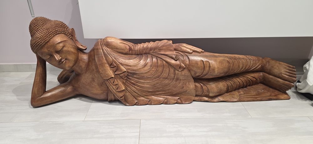 Дървена Статуя Буда