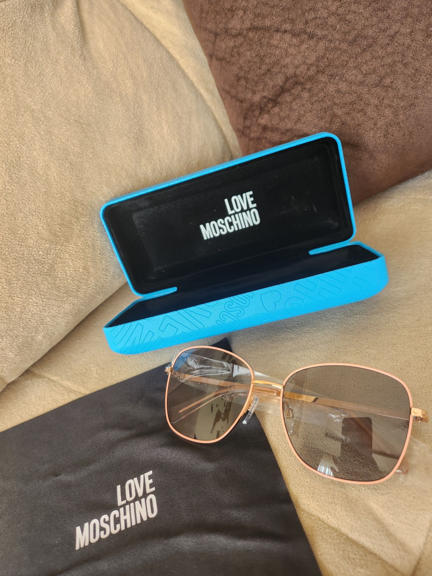 Слънчеви очила Love Moschino нови