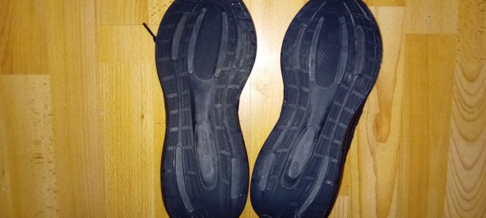 Vând Adidas pentru băiat