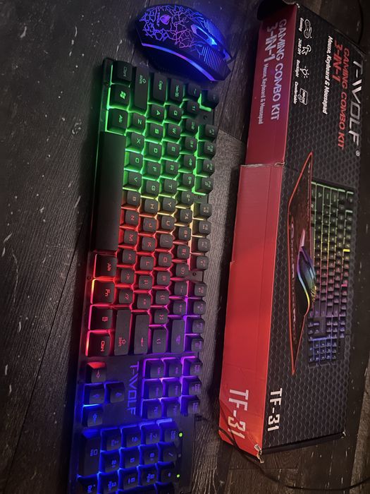 Геймърска клавиатура и мишка (с кабел)