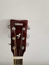 Продам шестиструнную гитару YAMAHA