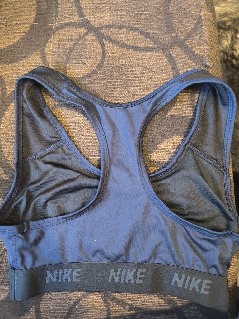 Оригинално дамско бюстие Nike, размер S