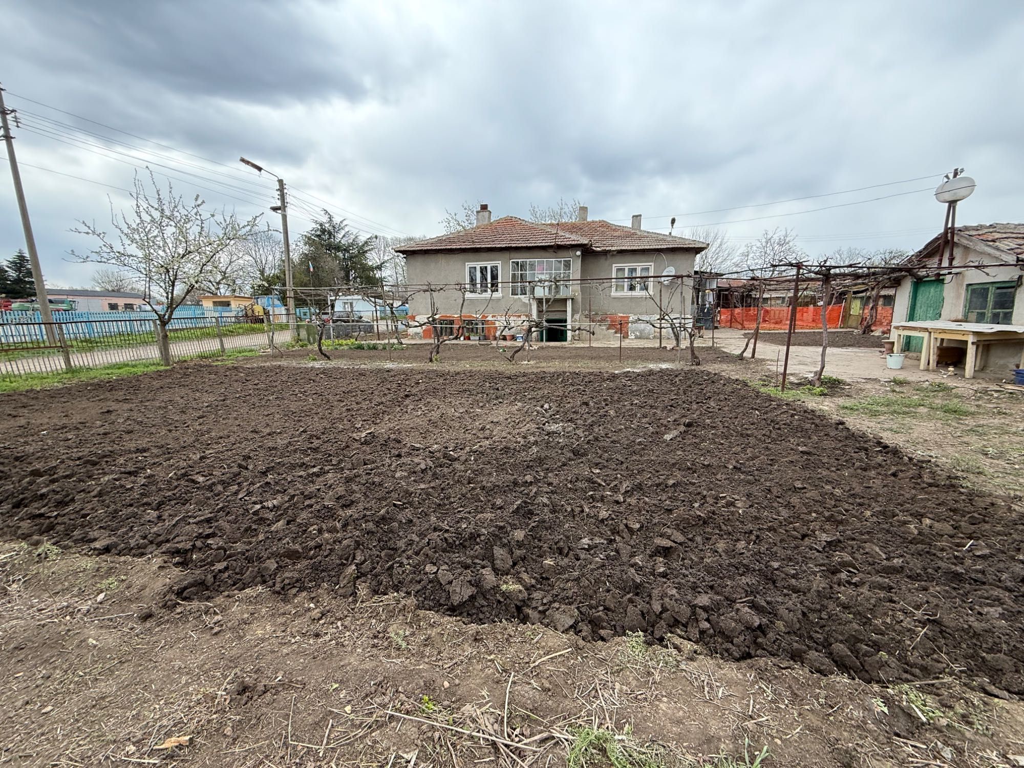 продавам къща 75 кв