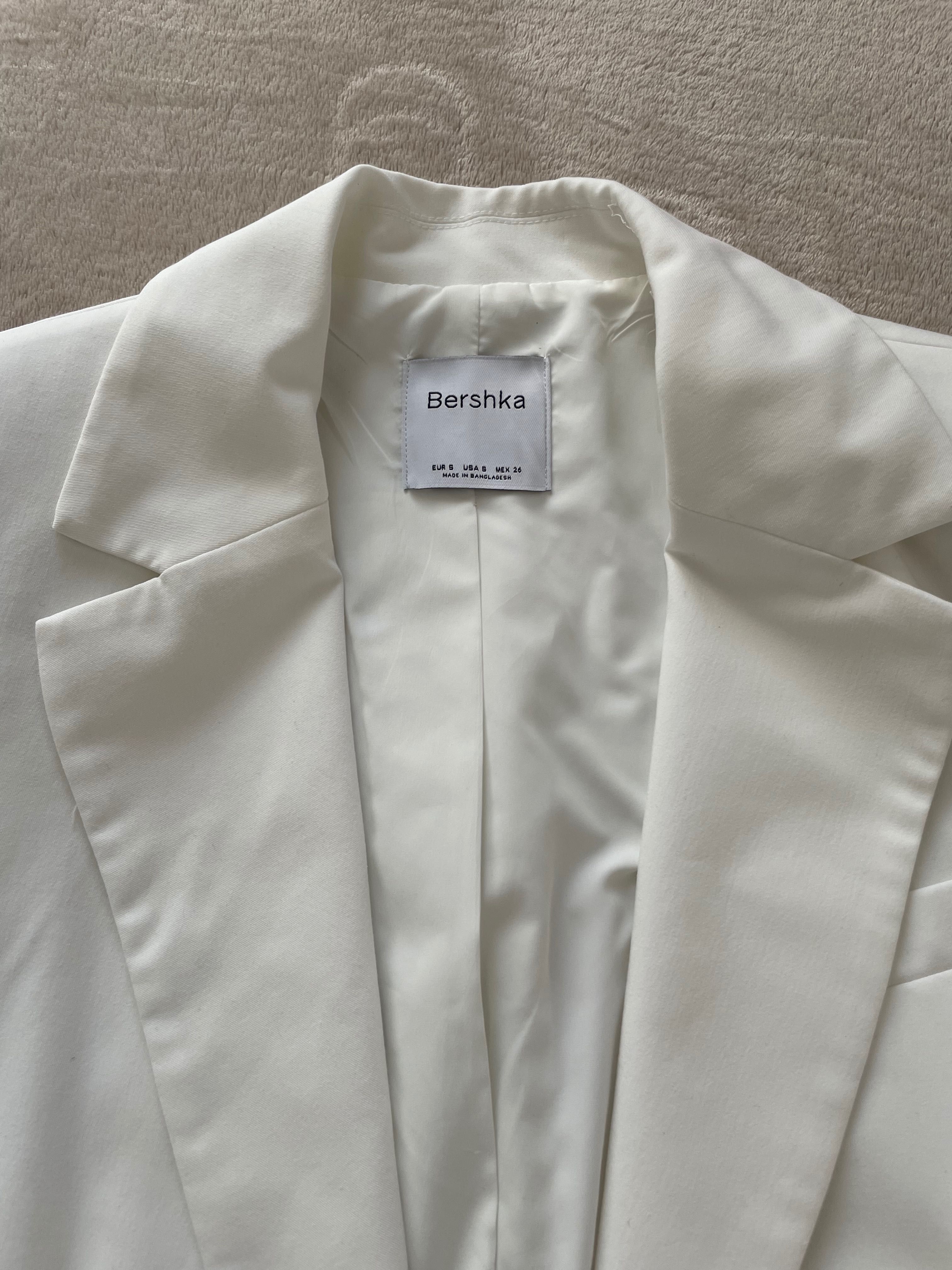 Сако Bershka, Яке Hm