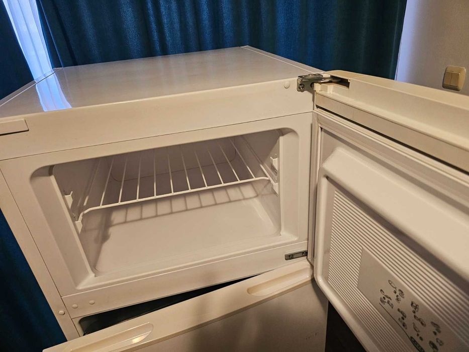 Хладилник  CROWN