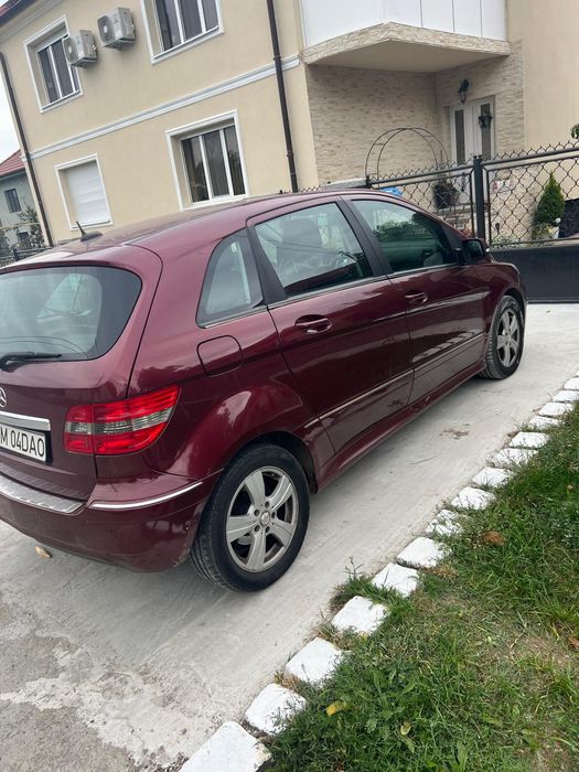 Vând Mercedes 200B,2010,înmatriculat