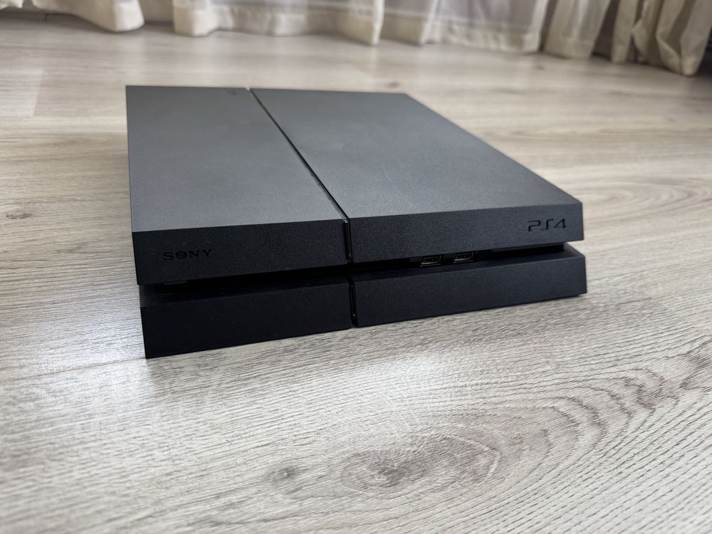 Продавам Playstation 4
