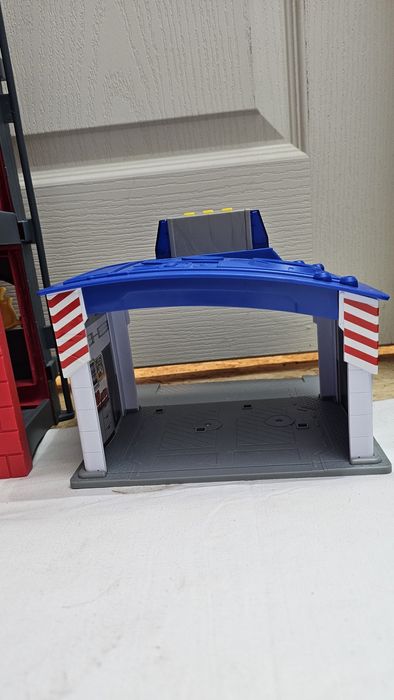 Playmobil stație garaj pompieri și politie de jucarie