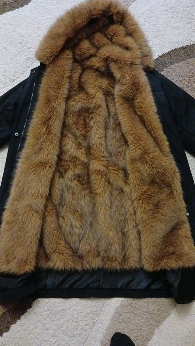 Пихора женская, чёрного цвета