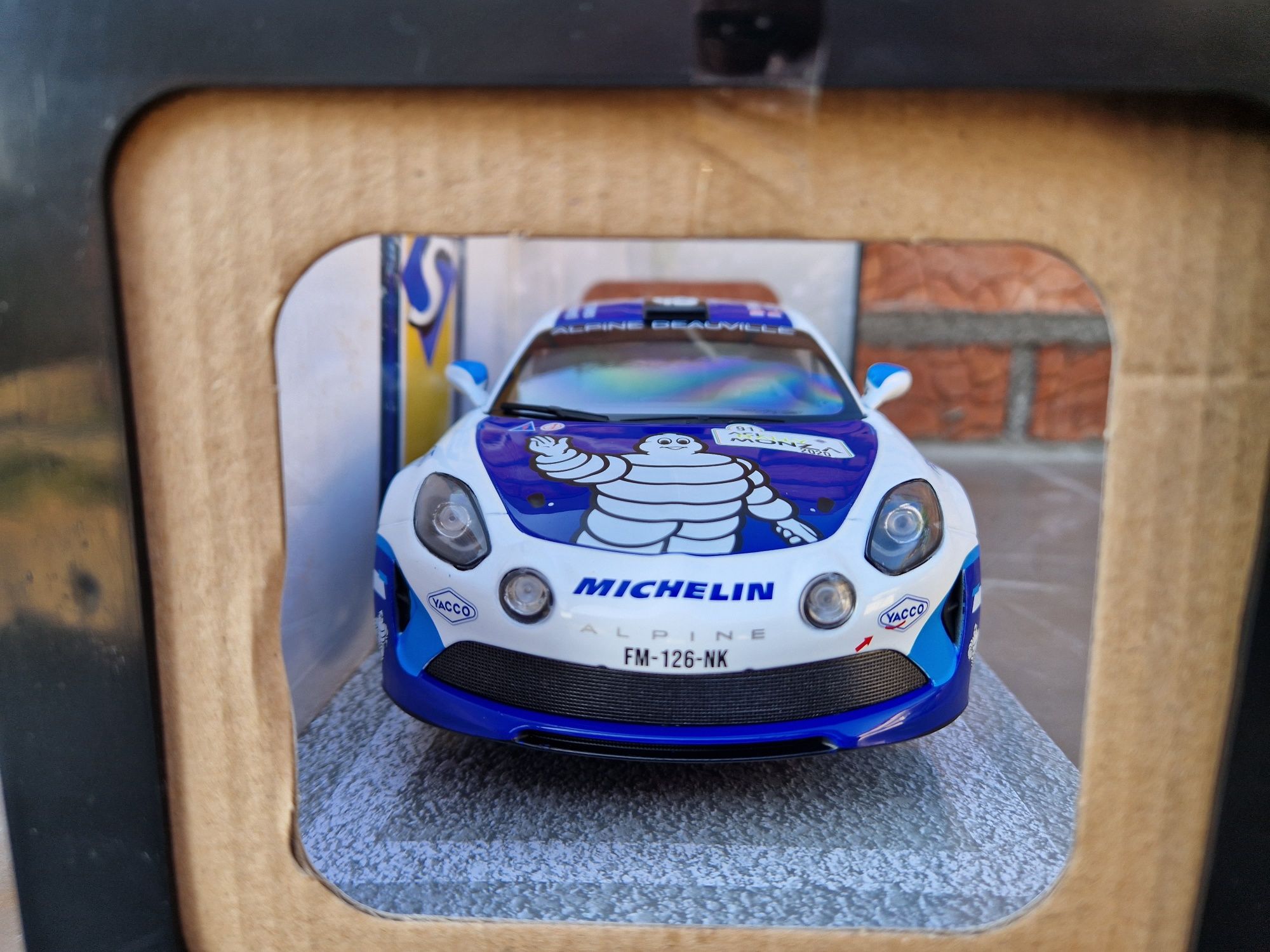 Macheta Alpine a110 solido 1:18 ( renault ,nu bburago norev )