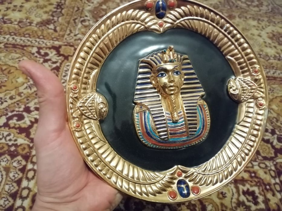 Farfurie 3D faraon Tutankhamon decorata cu aur editie limitata Egipt