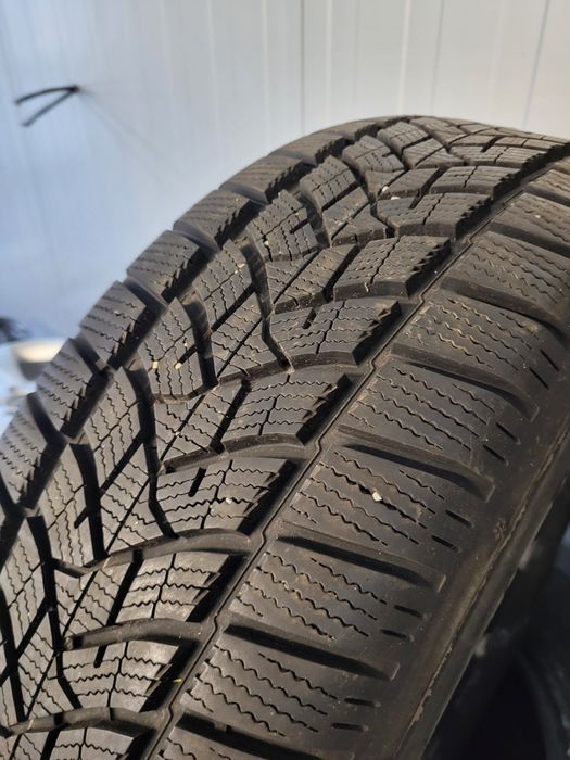 2 бр зимни 225/65/17 Dunlop
