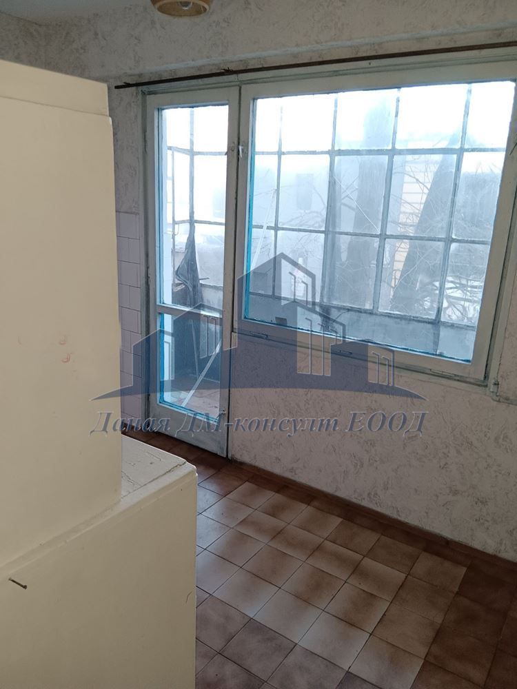 Продава се Двустаен апартамент в Шумен, Добруджански - 61 кв.м за 1255 €/кв.м - Снимка #8