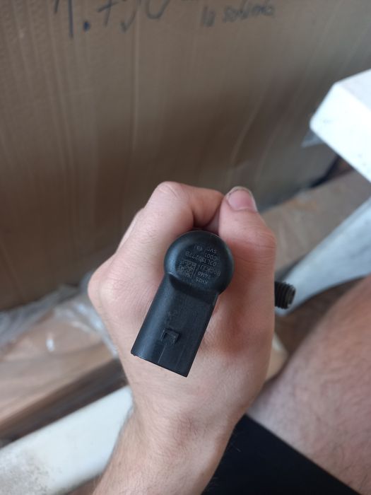 Vând 3 injectoare