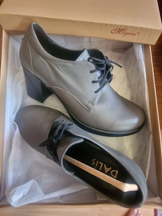 Обувки /делови, естествена кожа/+ подарък