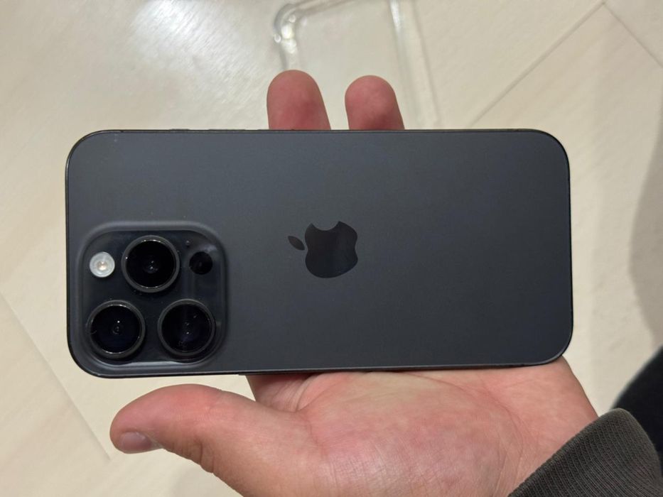 Продам Айфон 15 про 256гб