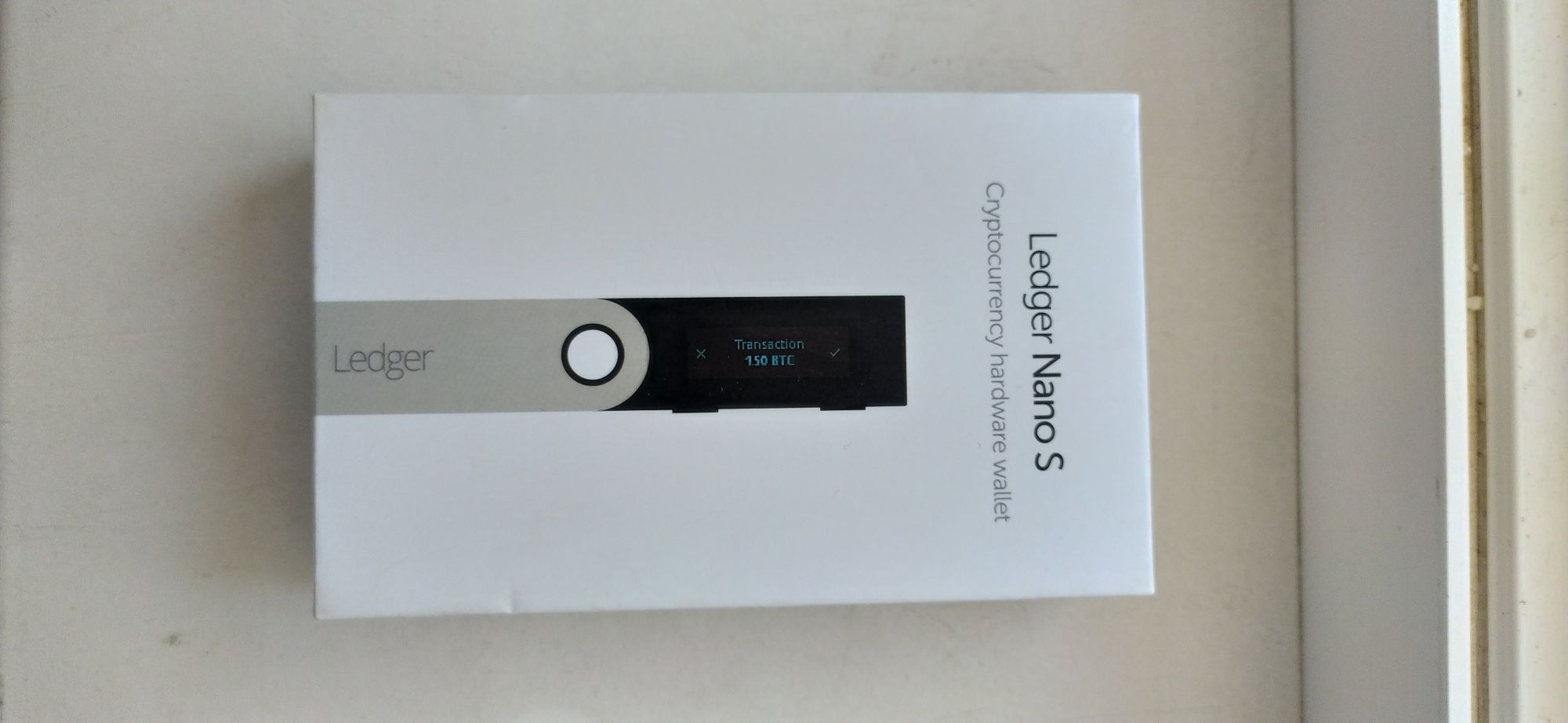 Продается криптокошелёк Ledger Nano S.