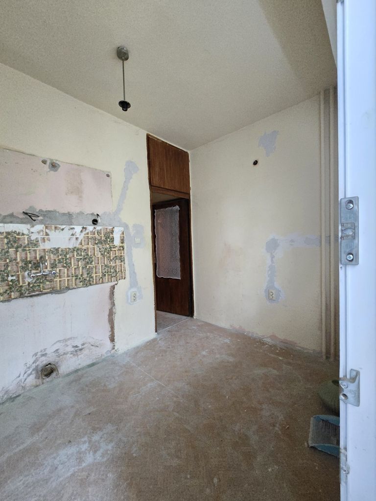 Продава се Двустаен апартамент в Горна Оряховица - 67 кв.м за 926 €/кв.м - Снимка #6