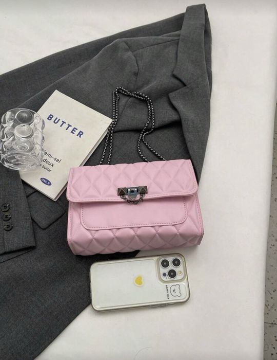 Чанта розова.