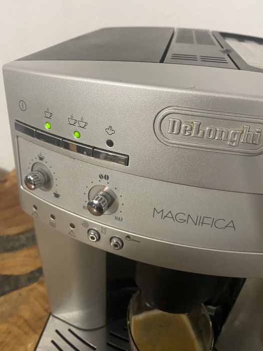 Expresor / espressor cafea delonghi magnifica