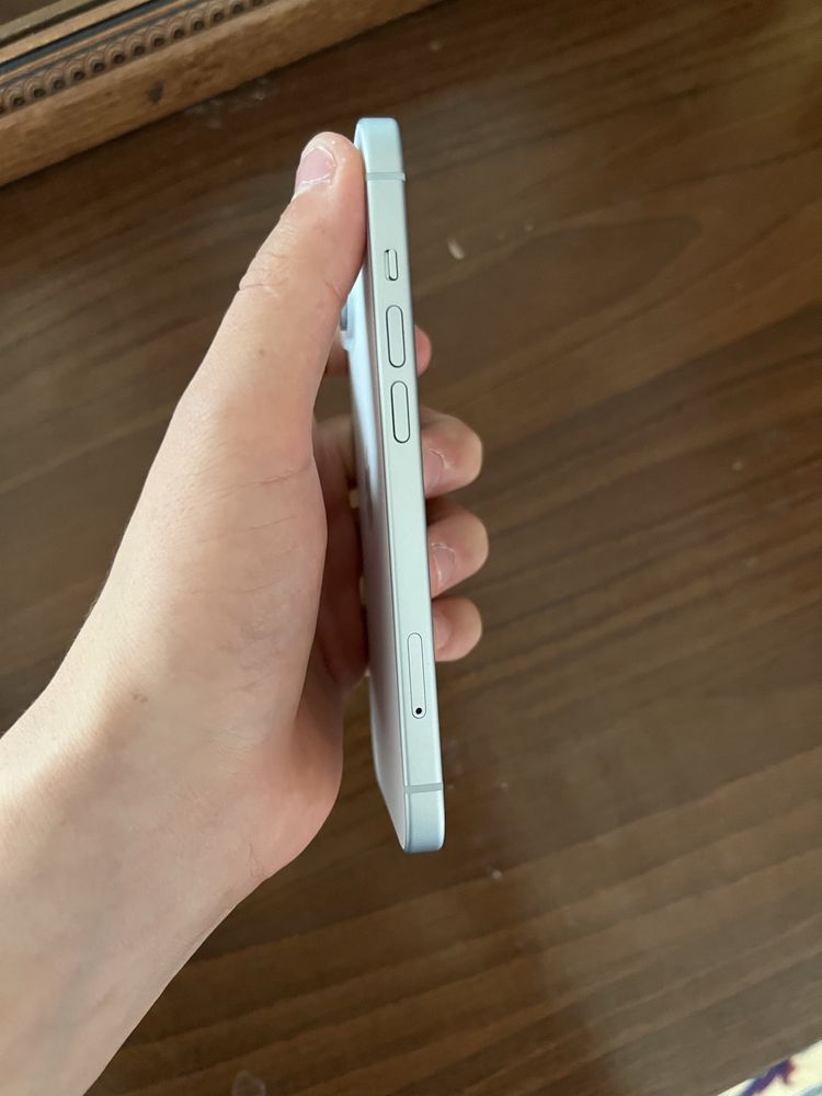 iPhone 15  sotiladi