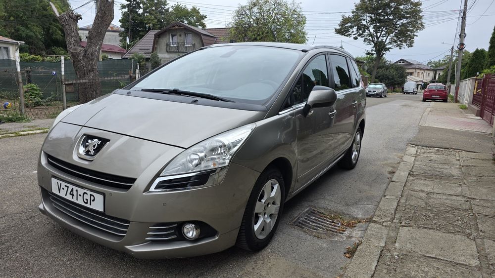 Peugeot 5008 * An 2013 * 1.6 Benzina 156 CP * Cutie Manuala