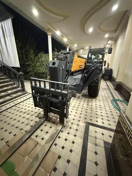 Телескопический погрузчик