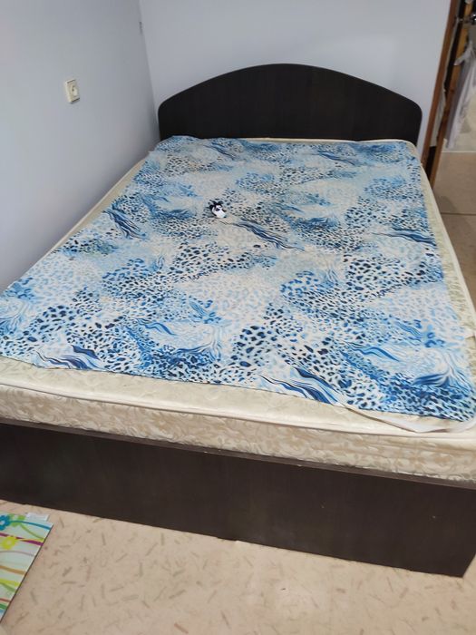 Кровать, 145x2, очень крепкая основа, делали на заказ , бу/ отличное с