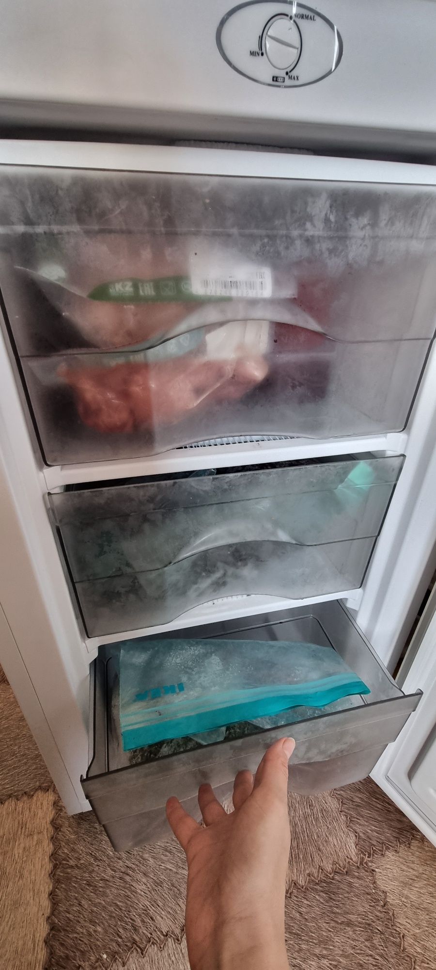 Продам морозильный шкаф