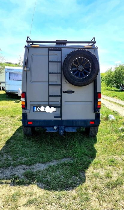 Mercedes-Benz Sprinter 4x4 Camper Off-Road