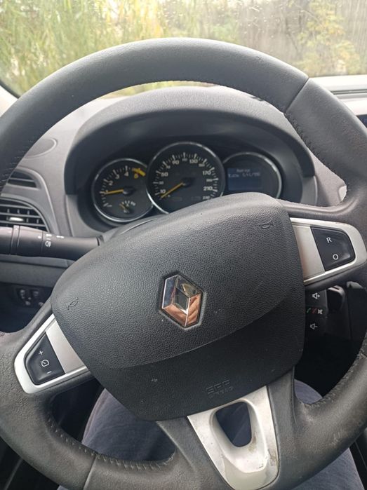 Vând Renault Fluence