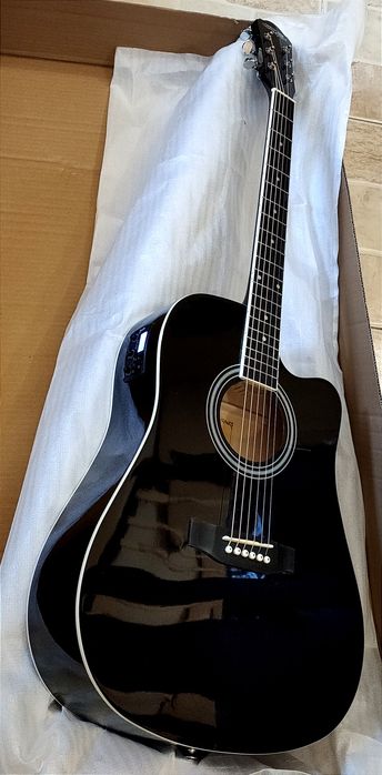 Электро-акустическая гитара.