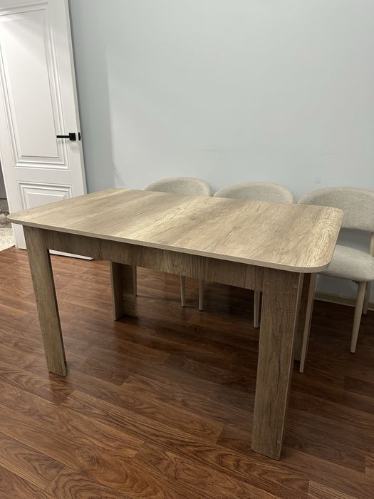 Стол в хорошем состоянии