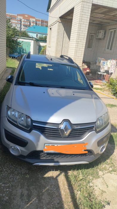 Продам рено сандеро машину! После дтп!