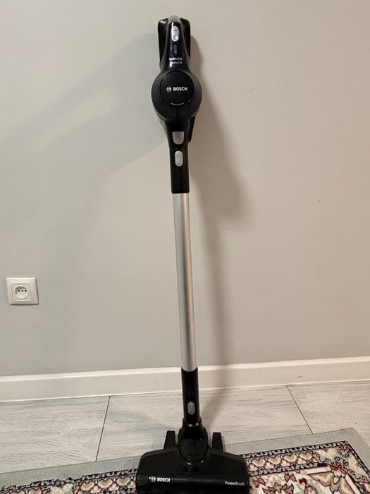 продам вертикальный пылесос BOSCH