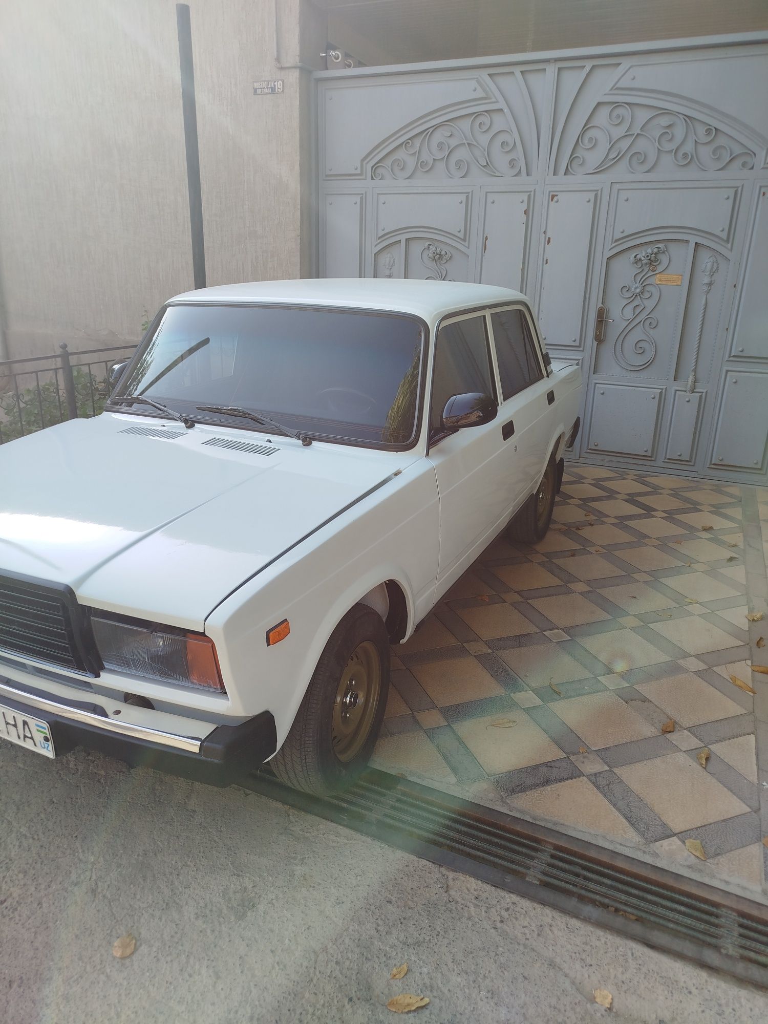 Vaz 2107 sotiladi