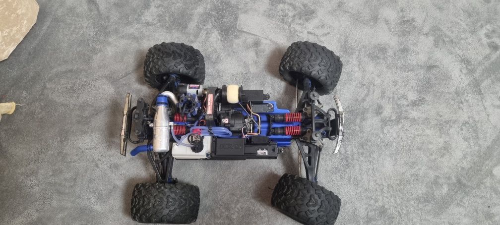 Traxxas revo 3.3