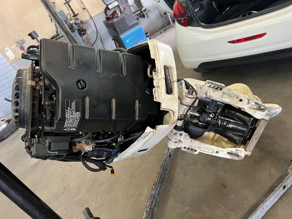 Извънбордови двигател Evinrude Е-tec 225 cv