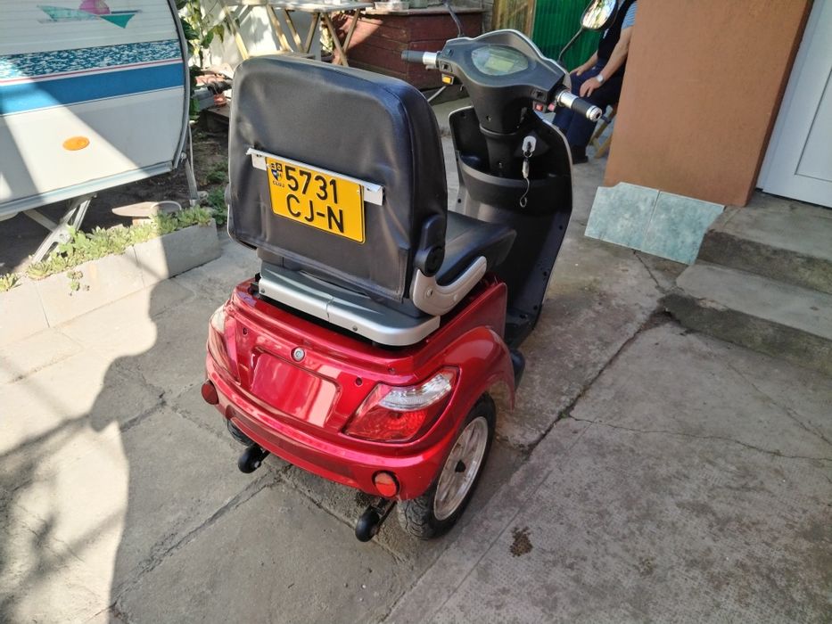 Scuter Electric trei roti
