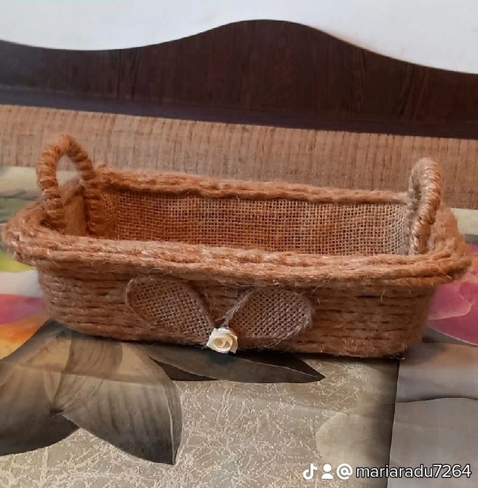Vaza handmade din sfoara și scoici