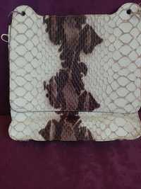 Чанта, естествена кожа с животински принт и дълга дръжка -синджир